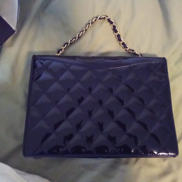 CHANEL Patent Leather Crossbody Bag - Picture 3 of 17